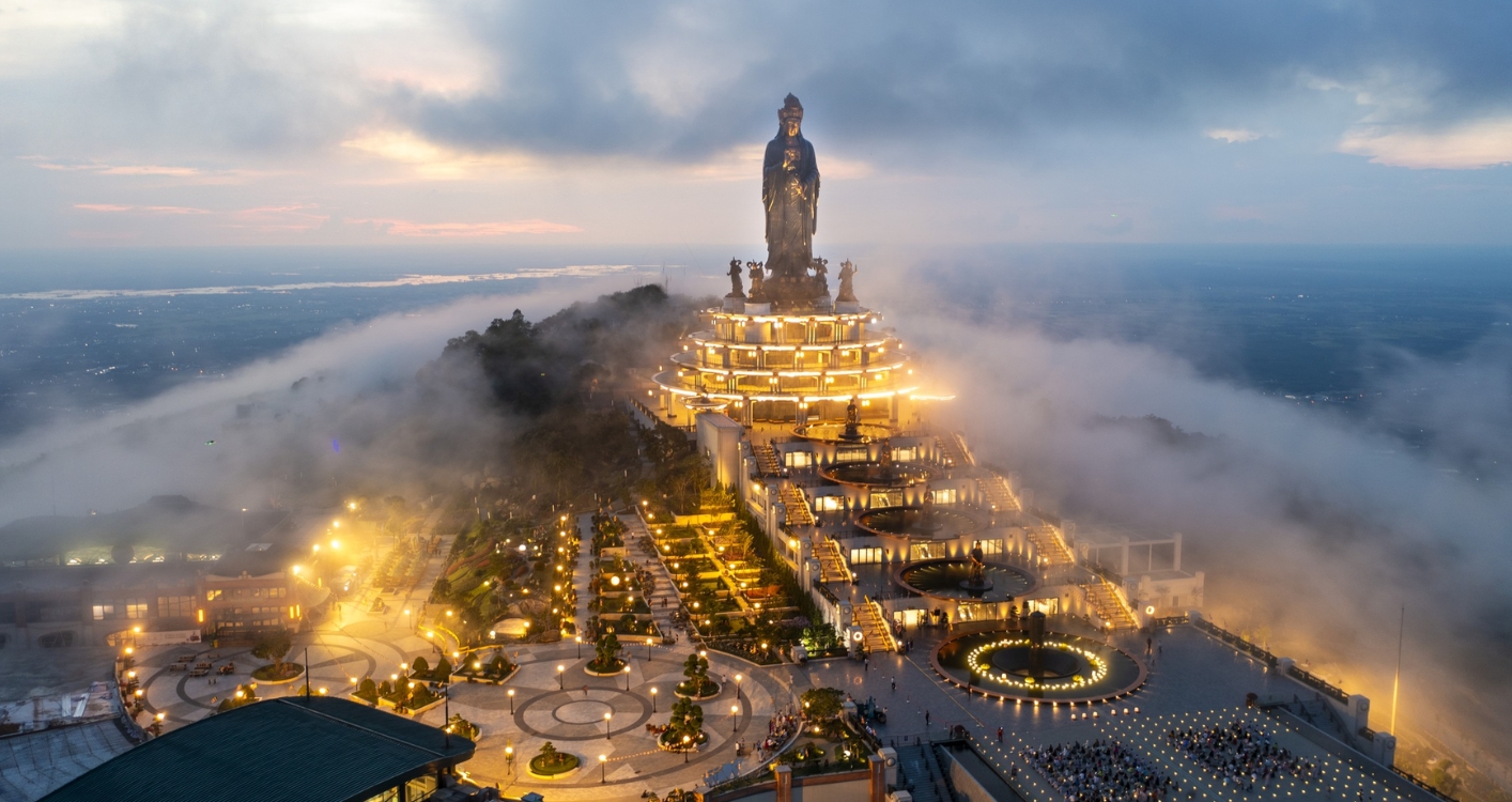 Äá»nh nÃºi bÃ  Äen.jpg