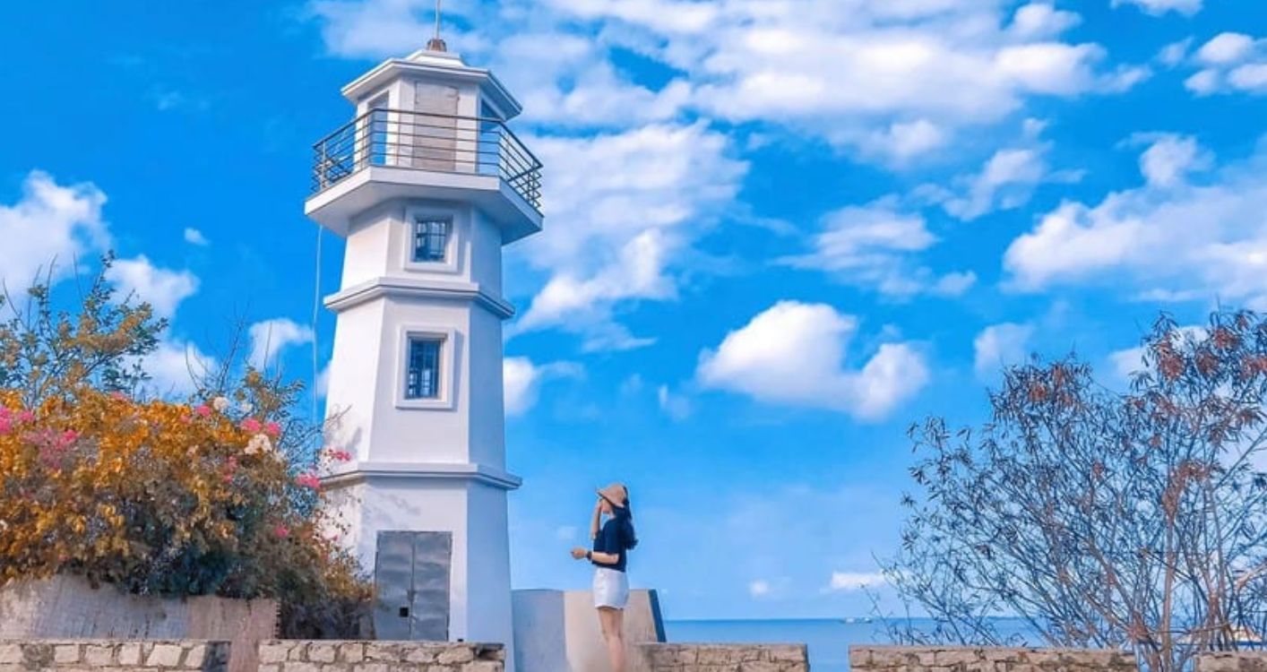 Ngáº¯m toÃ n cáº£nh biá»n tuyá»t vá»i táº¡i ngá»n háº£i ÄÄng VÅ©ng TÃ u.jpg
